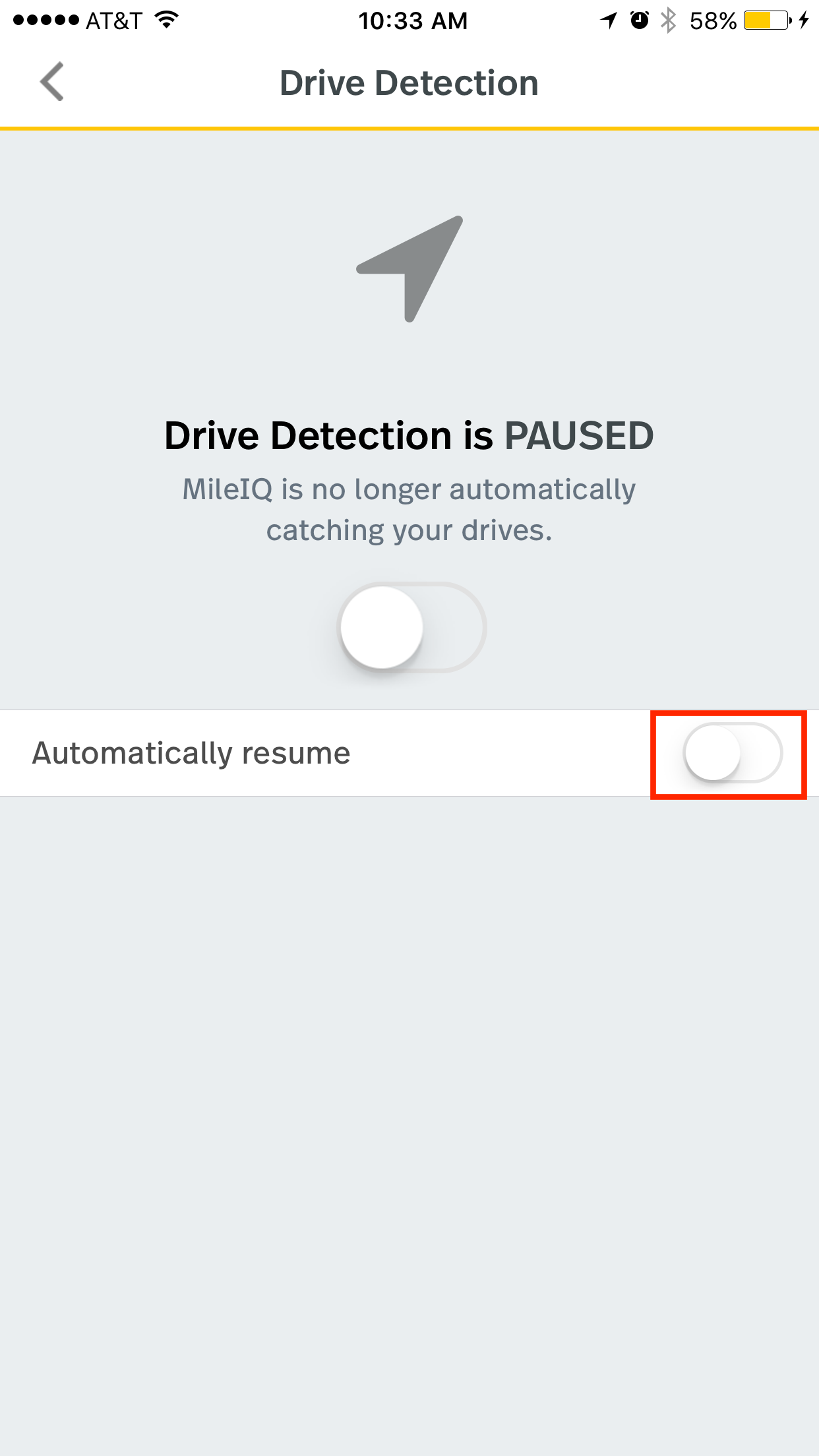 This image shows the drive detection page on the mobile app, highlighting the automatically resume toggle.